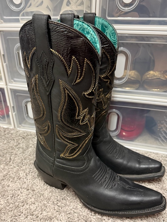 Corral Shoes - Corral women’s Black Cowboy Boots with gold stitching & Turquoise Lining size 6